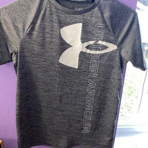 I am selling a under armor shirt it is very comfortable